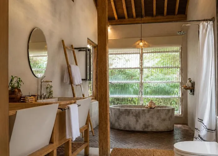 Omantra Bali Bed & Breakfast *